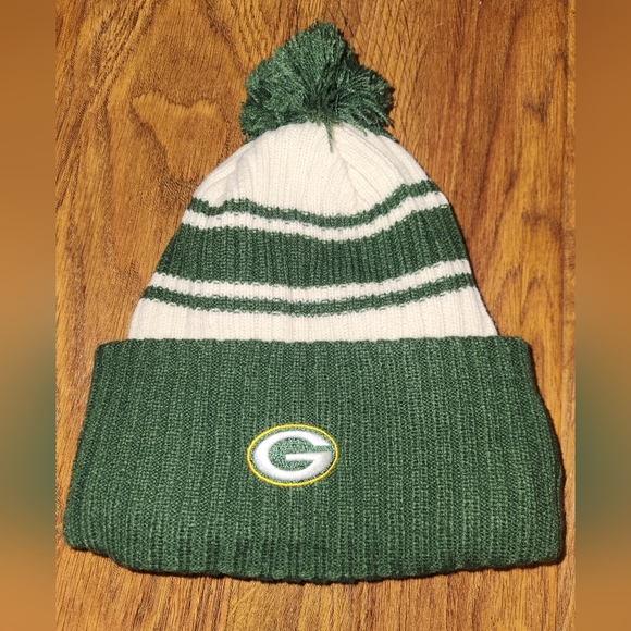 Green Bay Packers NFL New Era 2022 Sideline Official Knit Beanie Pom Hat - Picture 3 of 4
